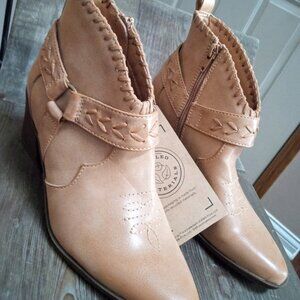 Frye and Co. Women's Size 6 Palma Stacked Heel Booties NEW!s